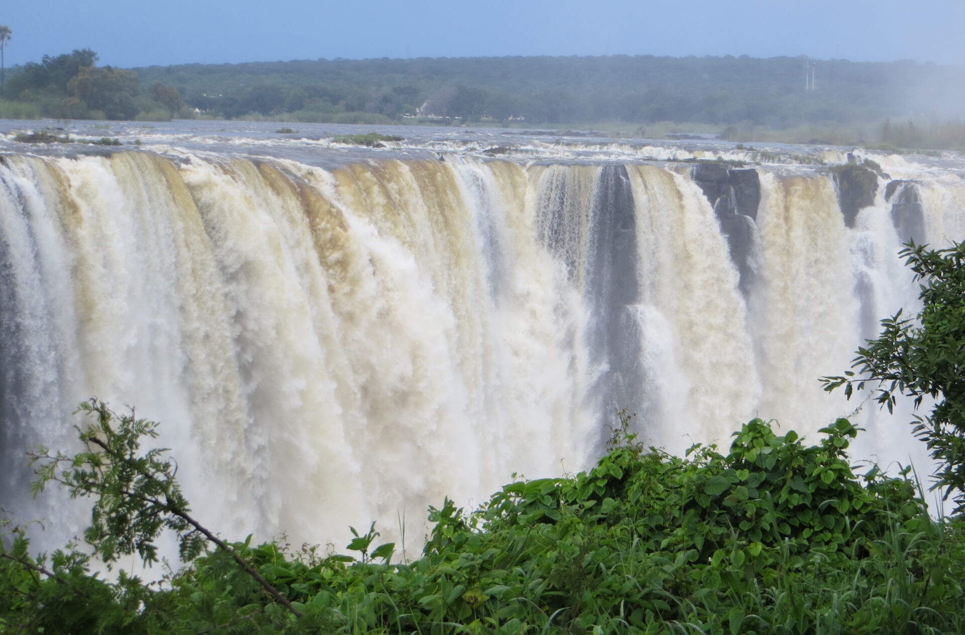 This image has an empty alt attribute; its file name is vicfalls-e1606662182600.jpg